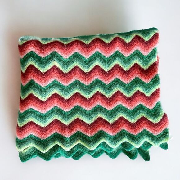 Vintage Handmade Green knitted Afghan Crochet Chevron zigzag Blanket Throw - Picture 2 of 4